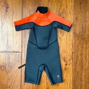 Billabong Spring 2/2 kids Wetsuit “absolute comp” size 2T/3T